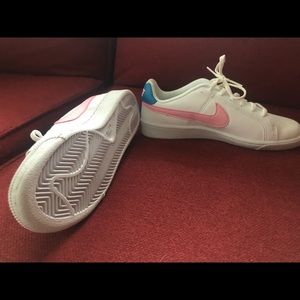 New. Never worn. 5.5 youth